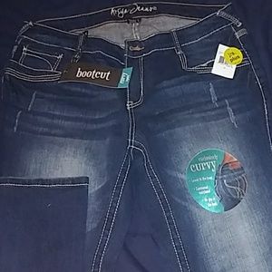 NWT Ariya Jeans Curvy Bootcut